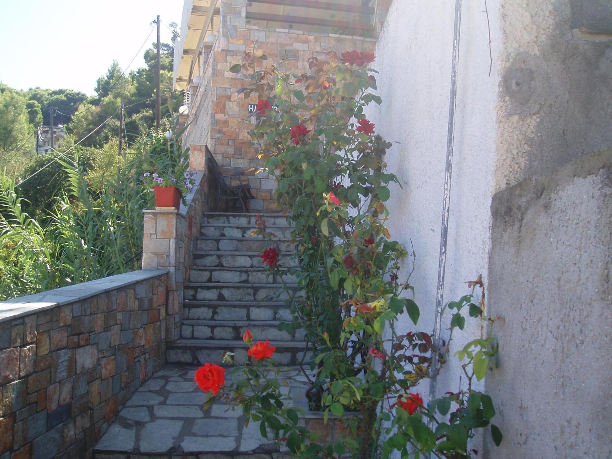 Haravgi Hotel Патитири Экстерьер фото
