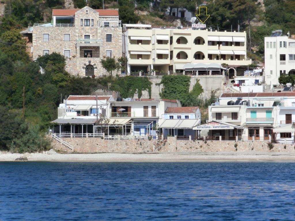 Haravgi Hotel Патитири Экстерьер фото